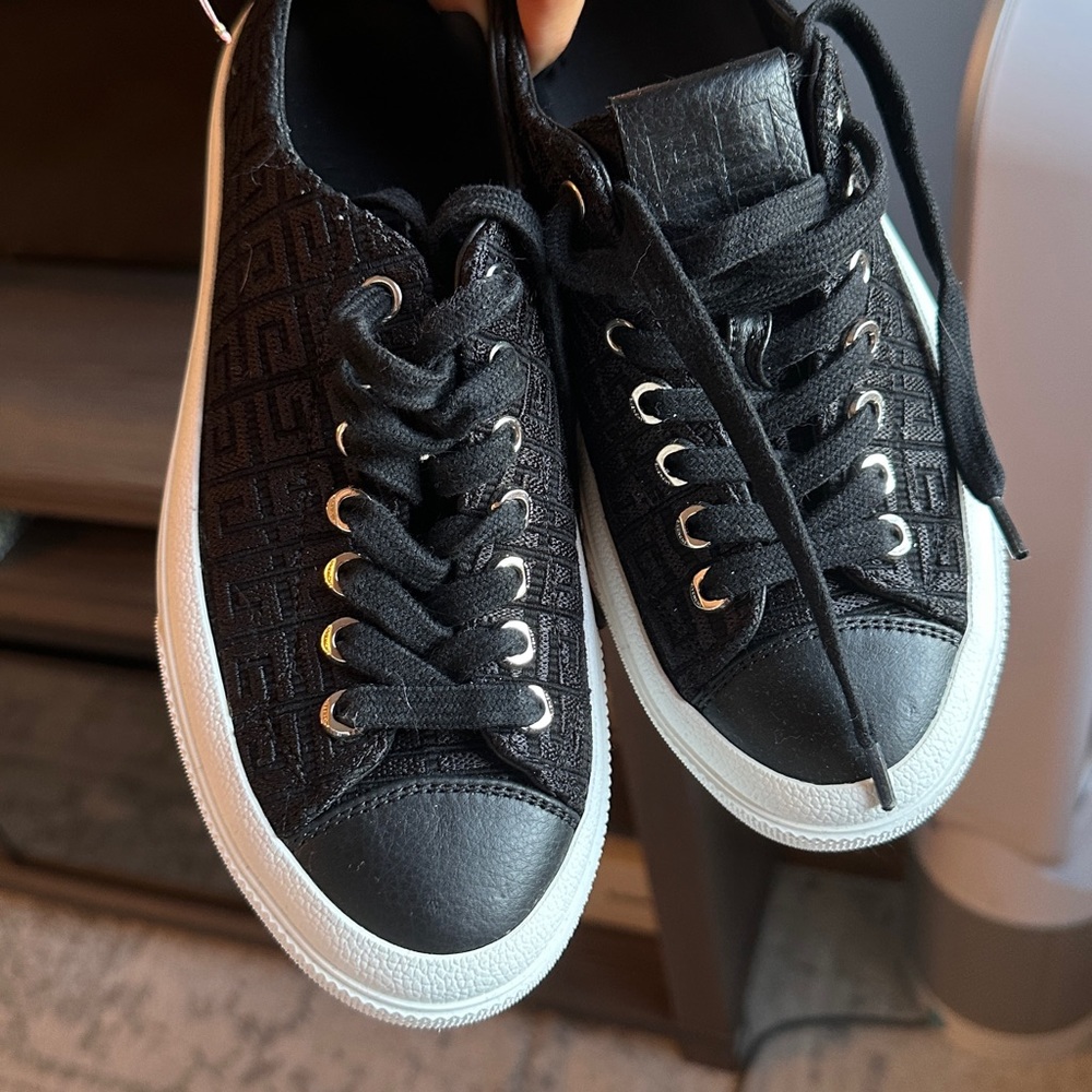 Givenchy Black and White Low-Top Sneakers - Picture 2 of 7